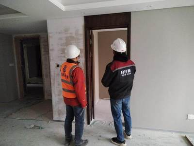 從“送裝一體”到“全屋定制” 日日順供應(yīng)鏈木門(mén)安裝項(xiàng)目驗(yàn)收成功的家居交付新范式